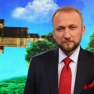 Adam Feder przechodzi do Superstacji. Poprowadzi „Bez ograniczeń”