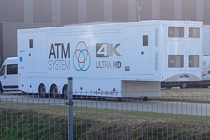Firma ATM System z wozem transmisyjnym 4K