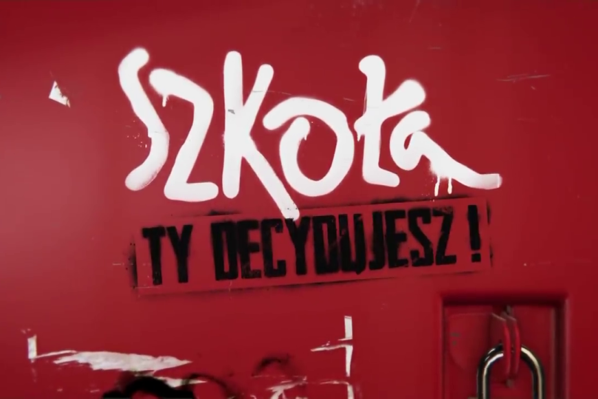 Interaktywny odcinek serialu „Szkoła” promujący telefon zaufania