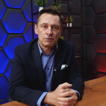 Krzysztof Ziemiec wraca do telewizji. Program kanału „Otwarta Konserwa” w kanałach MWE Networks