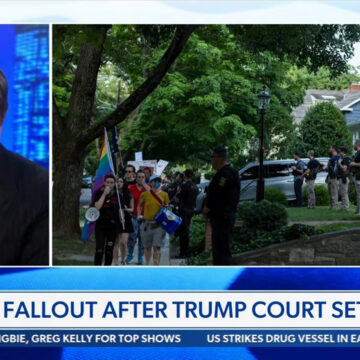 Stacja Newsmax chce wejść do Polski. Trwa kompletowanie zespołu